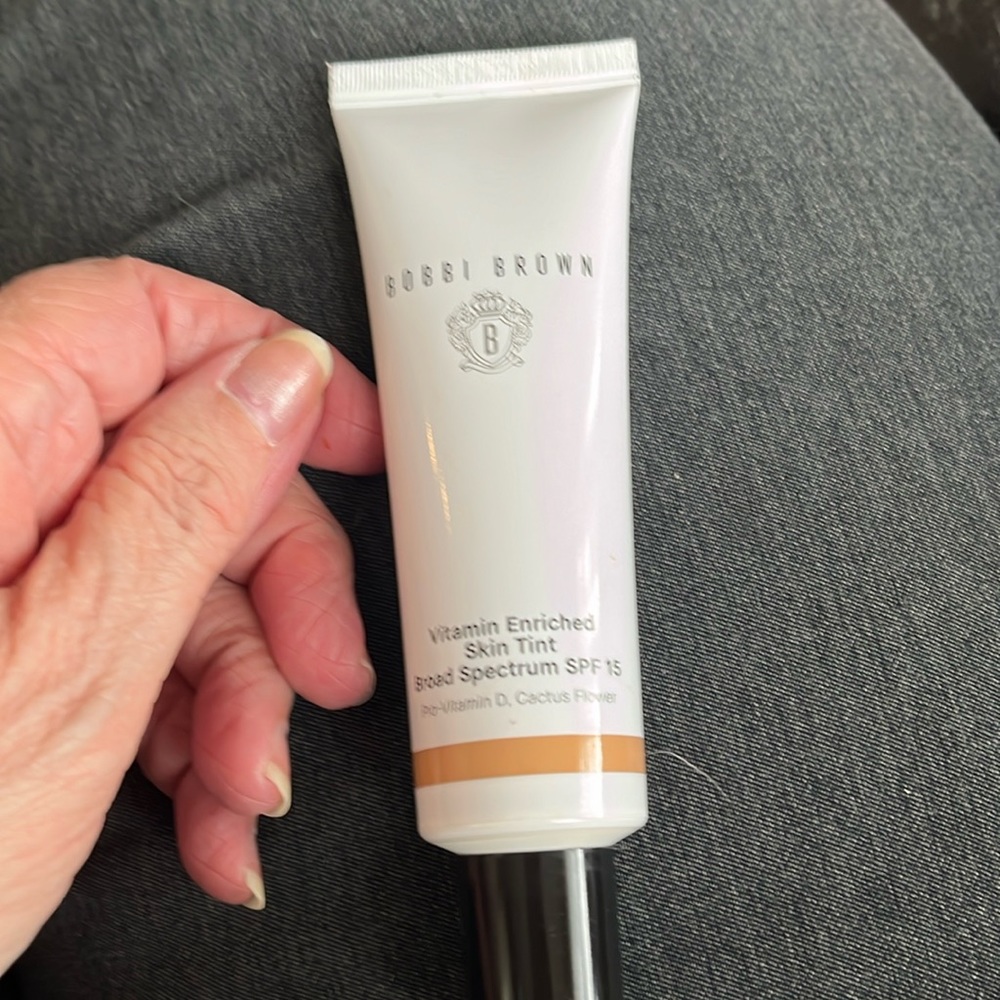 Bobbi Brown Vitamin Enriched Skin Tint SPF 15, 50ml. Golden 2.  New!